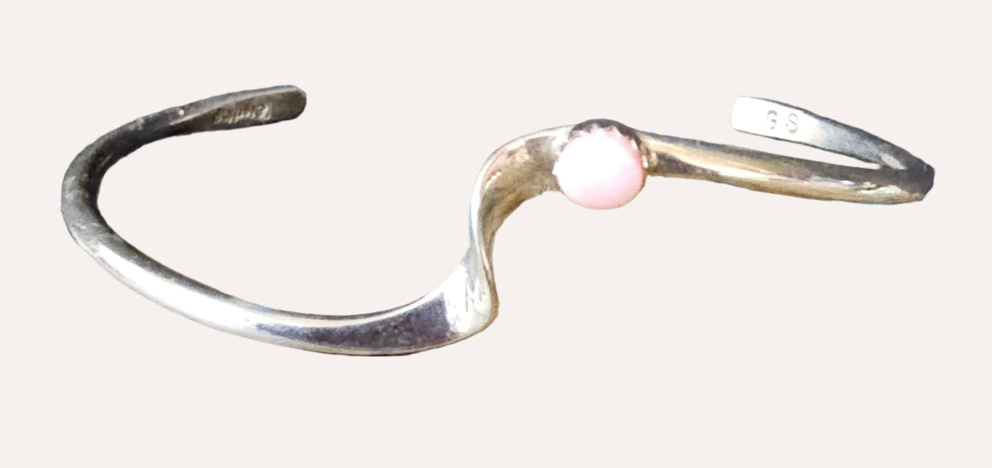 Pink Conch & Sterling Silver Cuff Native American Made & Signed GS